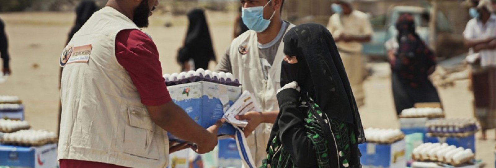 المساعدة الإسلامية تستهدف" 426"  أسرة من النازحين والأشد فقراً في عدن